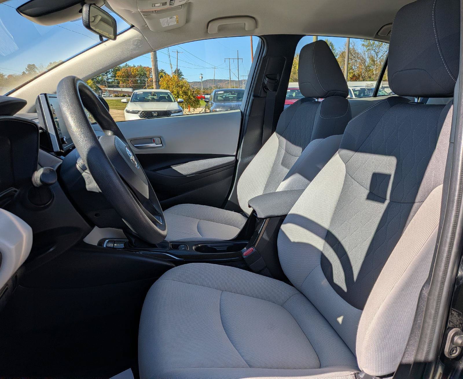 Used 2021 Toyota Corolla LE w/ LE Convenience Package FWD image 13