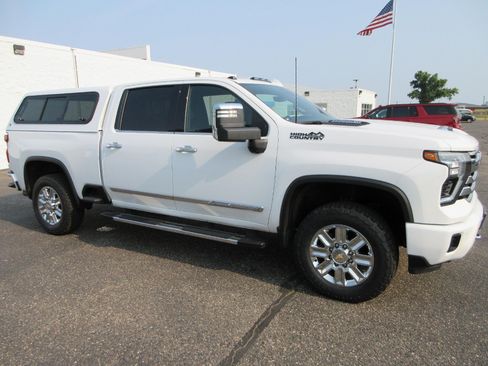 Certified 2024 Chevrolet Silverado 2500 High Country w/ High Country Premium Package AWD/4WD image 3