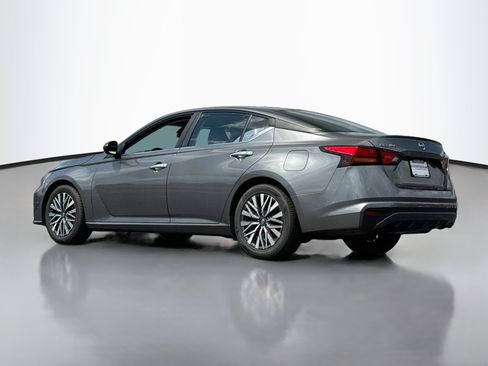 Used 2023 Nissan Altima 2.5 SV FWD image 5