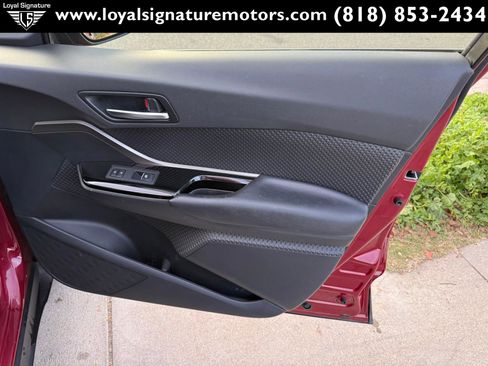 Used 2019 Toyota C-HR XLE image 28