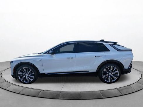 Used 2025 Cadillac Lyriq Luxury RWD image 7