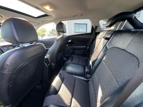 Used 2017 Kia Niro EX FWD image 12