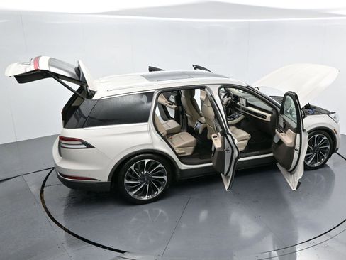 Used 2020 Lincoln Aviator Reserve w/ Equipment Group 202A image 45