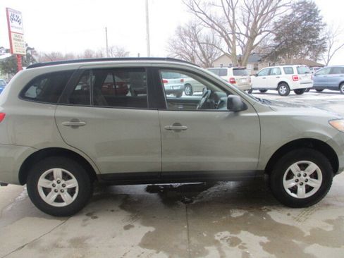 Used 2009 Hyundai Santa Fe GLS image 2