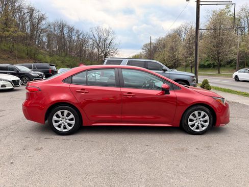 Used 2020 Toyota Corolla LE image 4