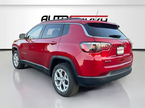 Used 2025 Jeep Compass Latitude image 5