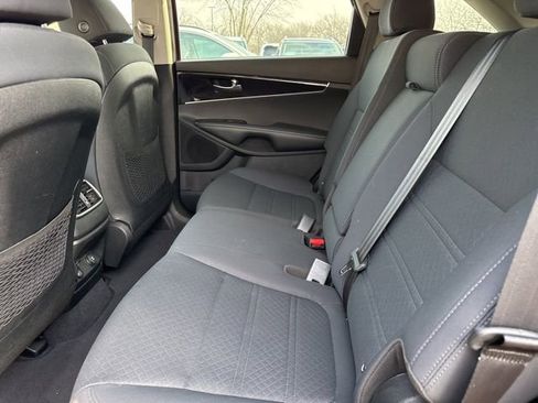 Used 2019 Kia Sorento LX image 19