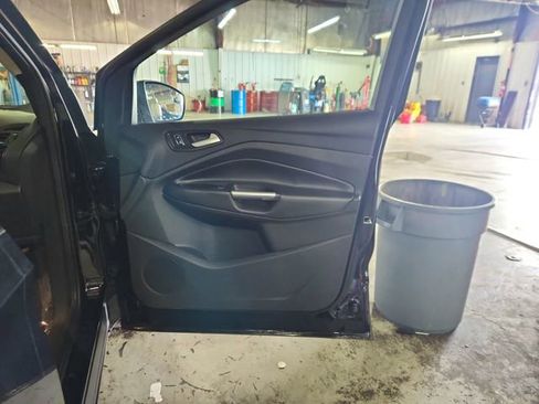 Used 2016 Ford Escape SE w/ Equipment Group 201A AWD/4WD image 23
