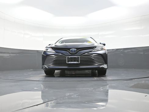 Used 2020 Toyota Camry XLE image 10