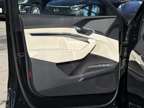 Used 2024 Audi Q8 e-tron Premium Plus image 14