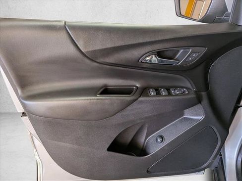 Used 2022 Chevrolet Equinox LT FWD image 10