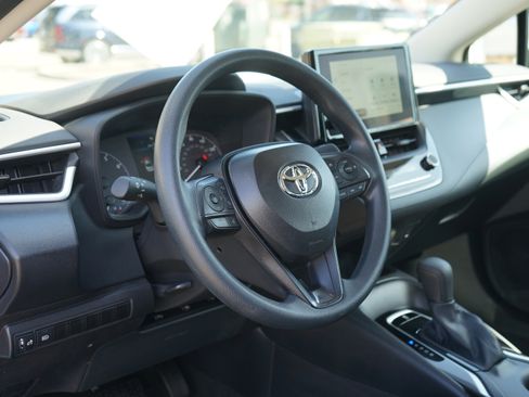 Used 2025 Toyota Corolla LE FWD image 14