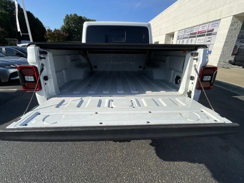 Used 2020 Jeep Gladiator Overland AWD/4WD image 9
