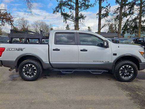 Used 2018 Nissan Titan PRO-4X w/ Pro-4x Convenience Package image 8