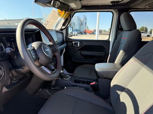 Used 2024 Jeep Wrangler Rubicon image 16