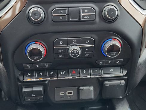 Used 2021 Chevrolet Silverado 1500 High Country w/ Technology Package AWD/4WD image 18