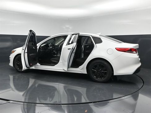 Used 2018 Kia Optima LX FWD image 38