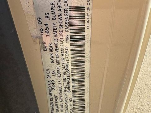 Used 2009 Volkswagen Beetle 2dr COUPE image 16