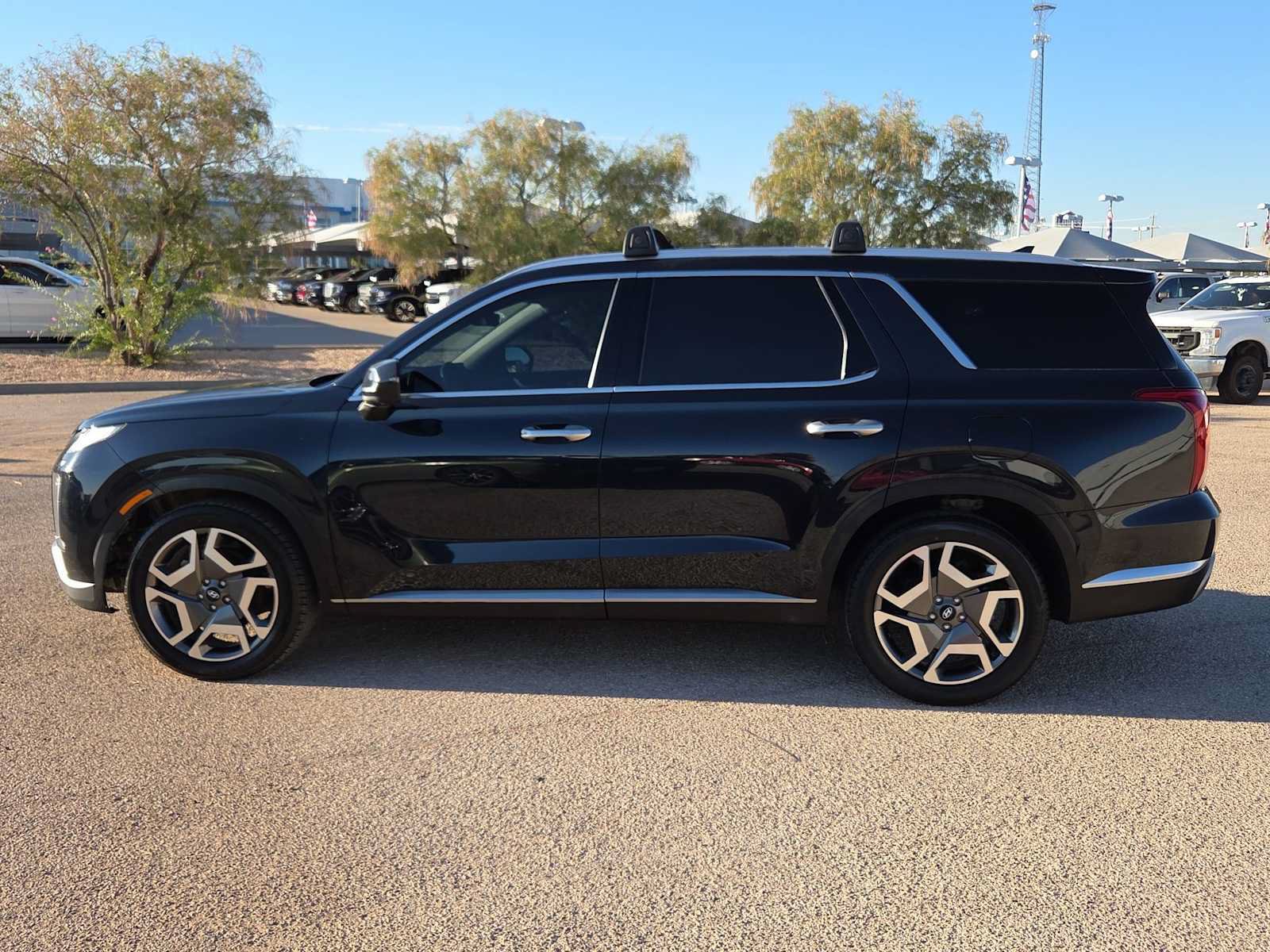 Used 2023 Hyundai Palisade Limited FWD image 5