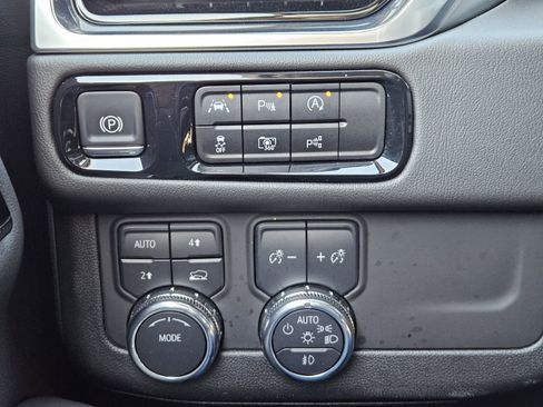 Used 2025 GMC Yukon XL Denali image 22