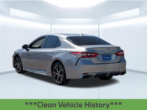 Used 2019 Toyota Camry SE image 2