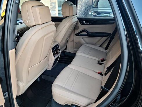 Used 2023 Porsche Cayenne S w/ Premium Package Plus image 24