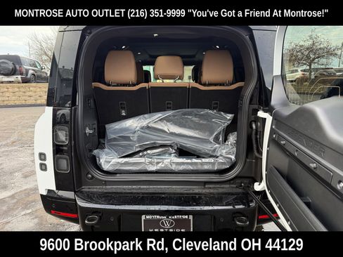 New 2026 Land Rover Defender 130 X-Dynamic SE image 41