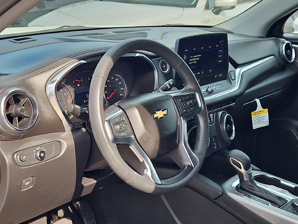 Used 2025 Chevrolet Blazer LT FWD image 12