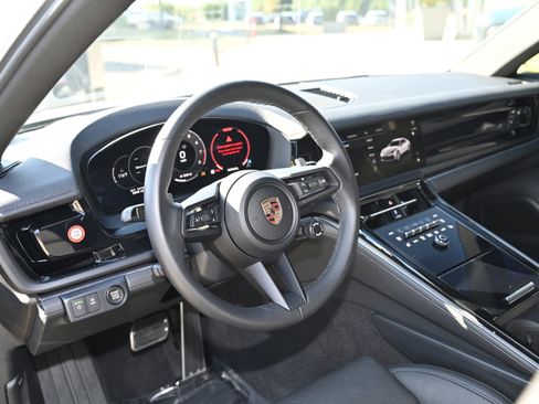 Used 2024 Porsche Panamera 4 image 10
