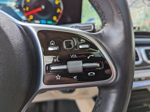 Used 2022 Mercedes-Benz GLS 450 4MATIC image 17