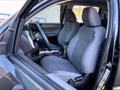 Used 2017 Toyota Tacoma SR5 w/ Tow Package image 9