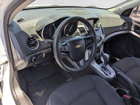 Used 2016 Chevrolet Cruze LT w/ Technology Package FWD image 7