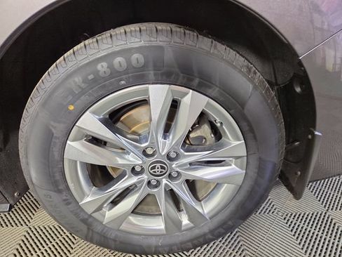 Used 2024 Toyota Sienna Limited AWD/4WD image 11
