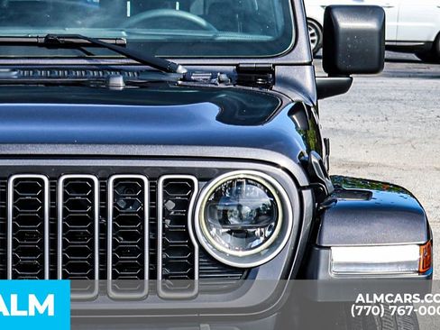 Used 2025 Jeep Wrangler Unlimited Sahara AWD/4WD image 15