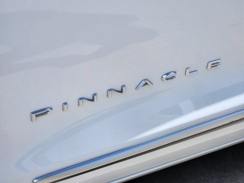 New 2026 Chrysler Pacifica Pinnacle w/ Trailer Tow Group FWD image 12