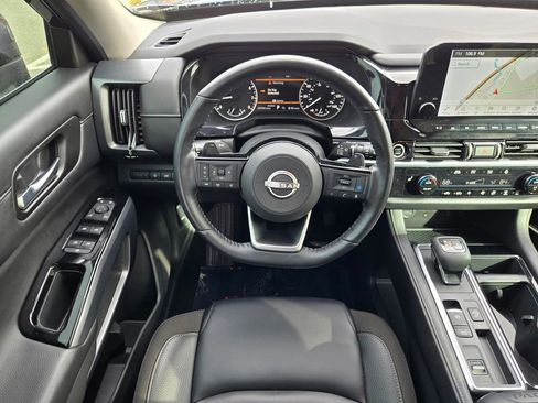 Used 2023 Nissan Pathfinder SL image 13
