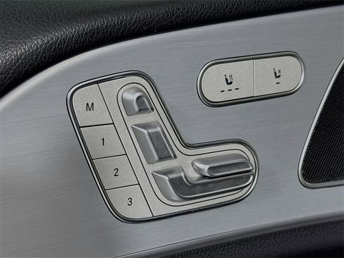 Used 2024 Mercedes-Benz GLE 450e 4MATIC image 18