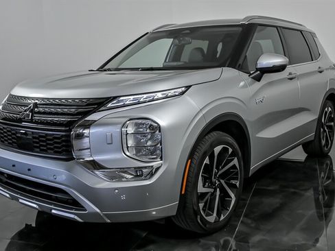 Used 2023 Mitsubishi Outlander SEL AWD/4WD image 5
