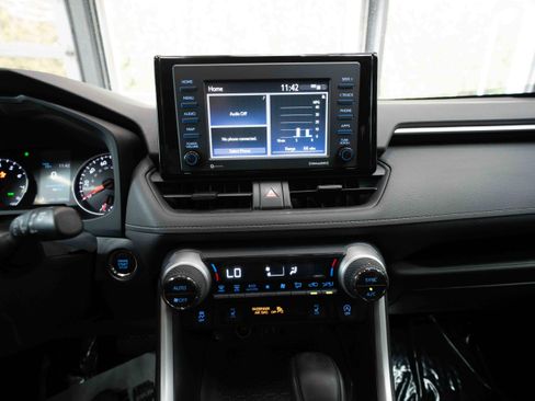 Used 2020 Toyota RAV4 XLE w/ Convenience Package AWD/4WD image 17