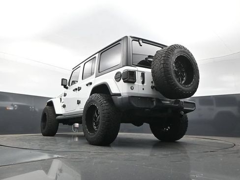Used 2019 Jeep Wrangler Unlimited Sahara AWD/4WD image 23