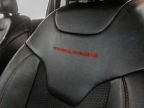 Used 2025 Jeep Compass Trailhawk AWD/4WD image 12
