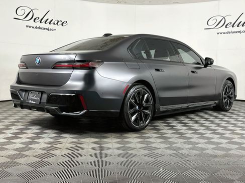 Used 2023 BMW i7 xDrive60 w/ Executive Package 2 AWD/4WD image 6