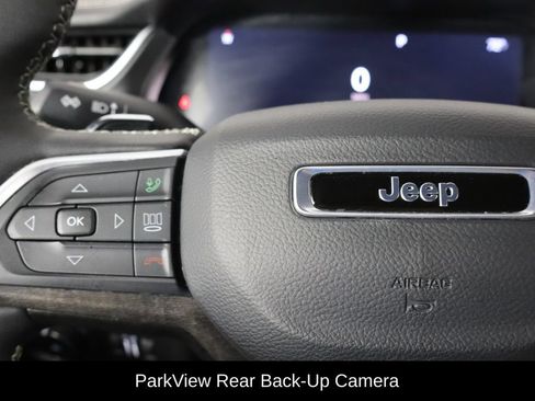 Used 2025 Jeep Grand Cherokee Limited AWD/4WD image 8
