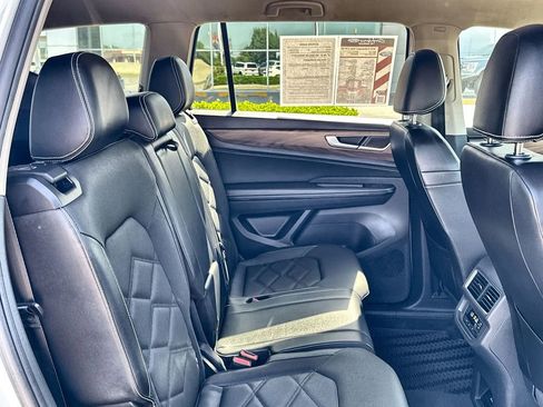 Used 2024 Volkswagen Atlas SE AWD/4WD image 30