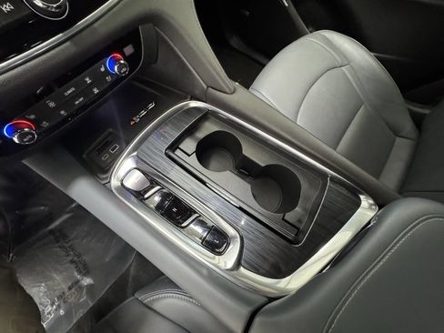 Used 2024 Buick Enclave Premium image 25