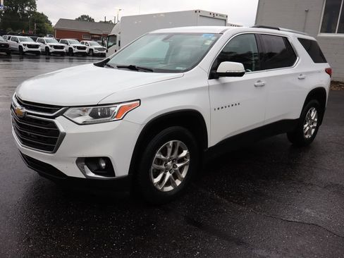 Used 2018 Chevrolet Traverse LT FWD image 2
