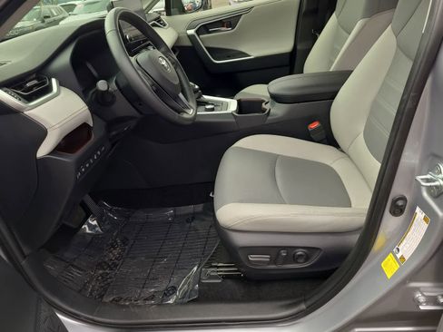 Used 2024 Toyota RAV4 Limited image 19