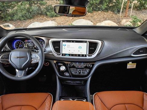 New 2026 Chrysler Pacifica Pinnacle w/ Trailer Tow Group image 13