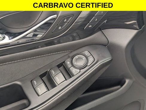 Certified 2023 Chevrolet Traverse High Country FWD image 11