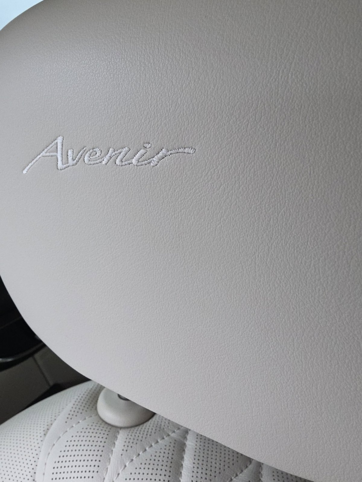 Used 2023 Buick Envision Avenir AWD/4WD image 37